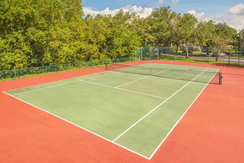Versant Place Apartments tennis courts